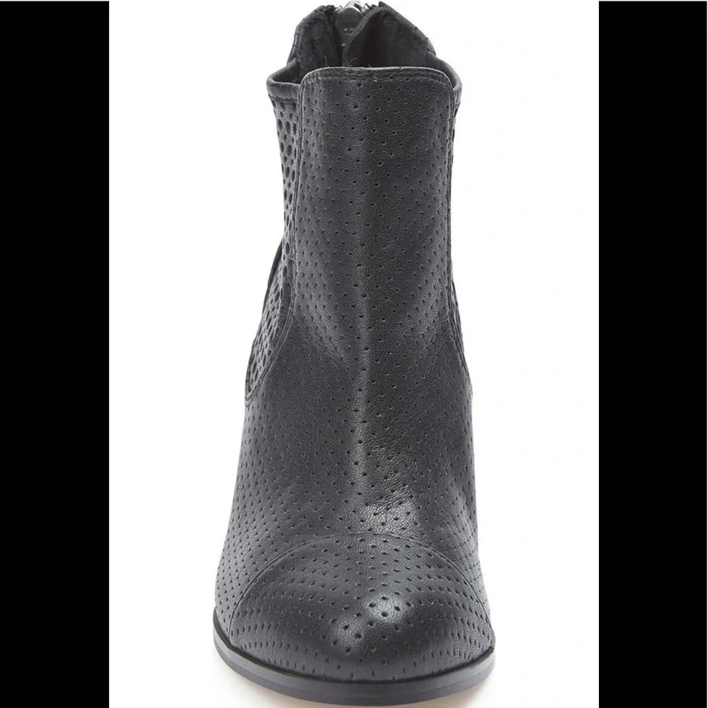 Adam Tucker by Me Too Frankee Black Bootie Sz 7.5 - Picture 2 of 14